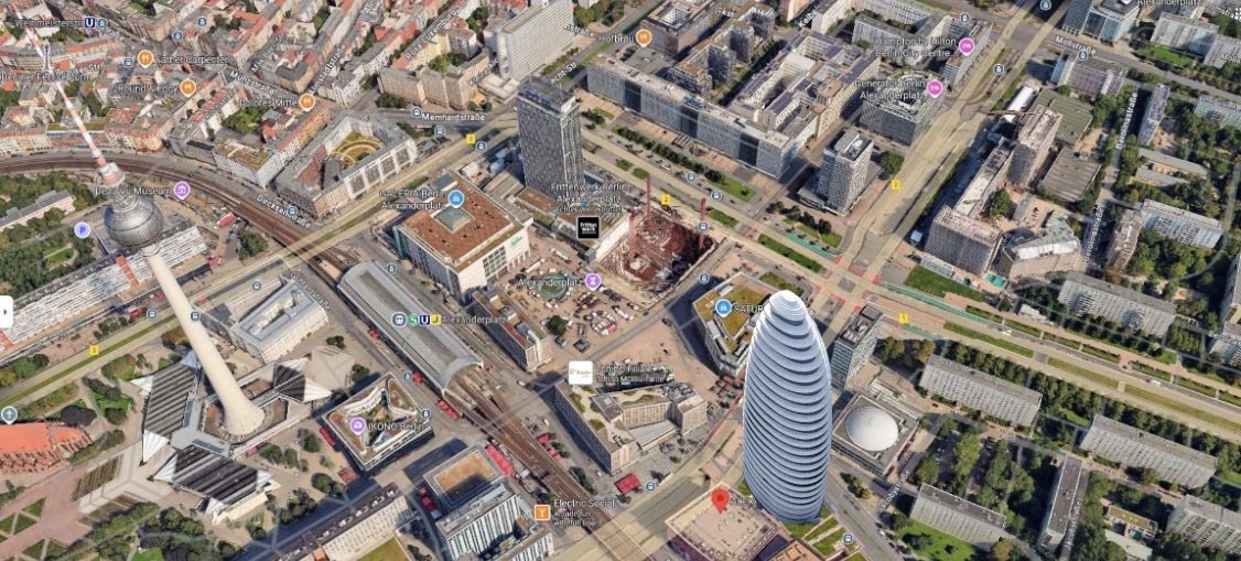 Luftbild des Alexanderplatzes mit dem geplanten runden Turm